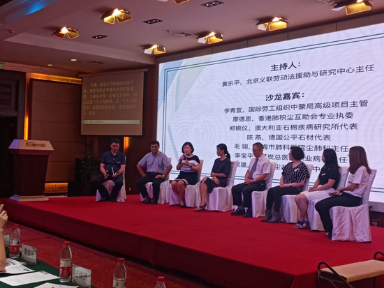 上海市肺科医院尘肺科主任毛翎在沙龙讨论环节发表看法